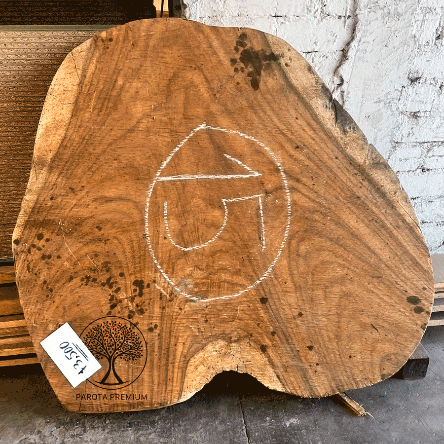 Madera de Parota en Forma de Coraz&oacute;n.